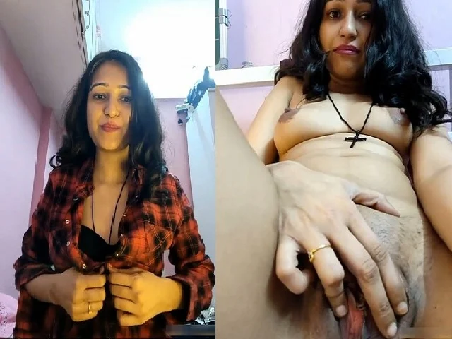 Gorgeous desi fingering girl spreading pussy