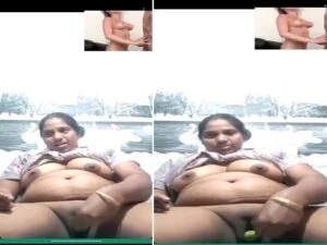Mature Aunty masturbating on live video call sex
