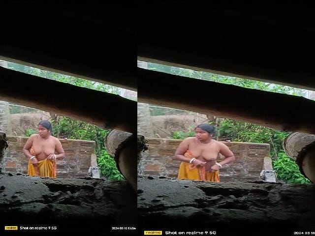 Village neighbor bhabhi outdoor nude bath