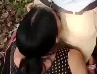 Secret blowjob video of Indian teacher in jungle leaked viral