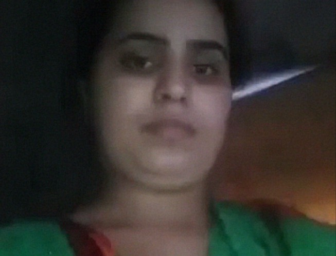 BD Barishal bhabhi showing boobs and pussy