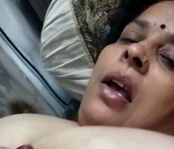 Bade chuchi wali aunty ki naked MMS