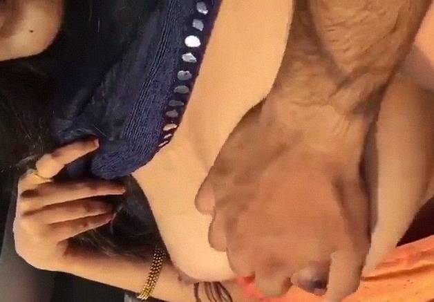 Bangalore office girl Meenal felt and fingered car sex