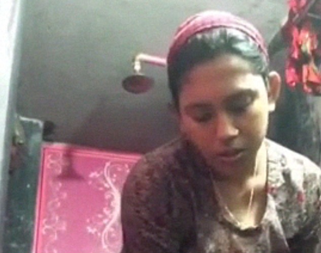 Bangladeshi bomb figured bhabhi bathing and dressing up