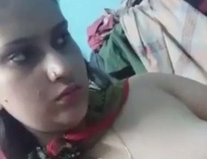 Bangladeshi call girl Mitu showing her tits