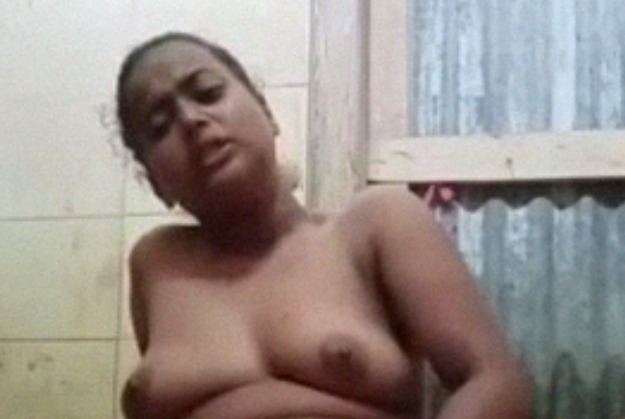 Barishal BD girl pussy fingering selfie