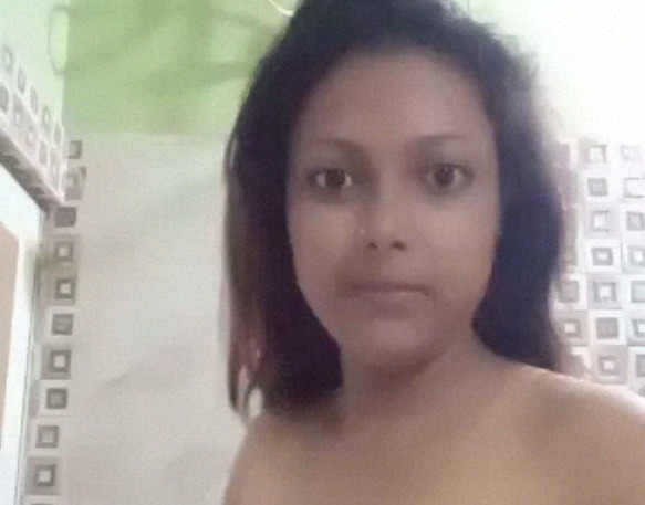Bathroom selfie video of hot desi beauty