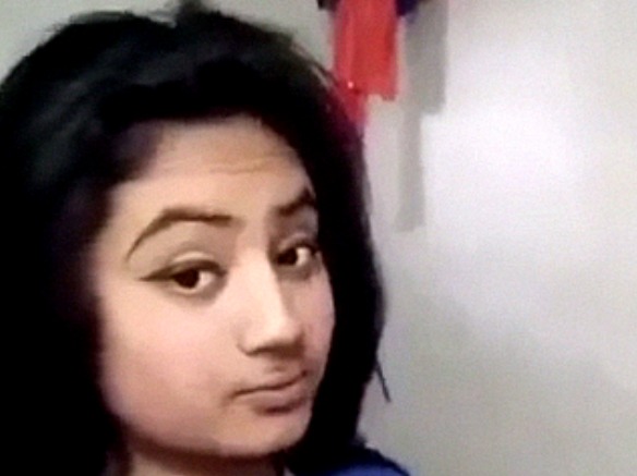 Beautiful desi girl lifting top to reveal sexy boobs