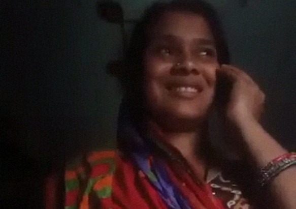 Bhabi Talking On Phone stripping and fingering MMS