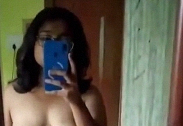 Bong Babe nude selfie MMS video