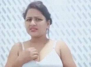 Cheating Indian mom exposing naked MMS