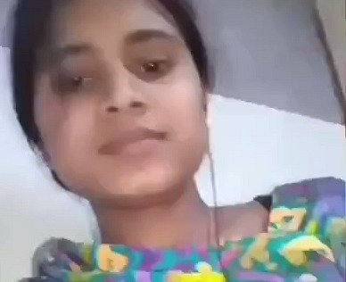 Cute desi kudi showing chut