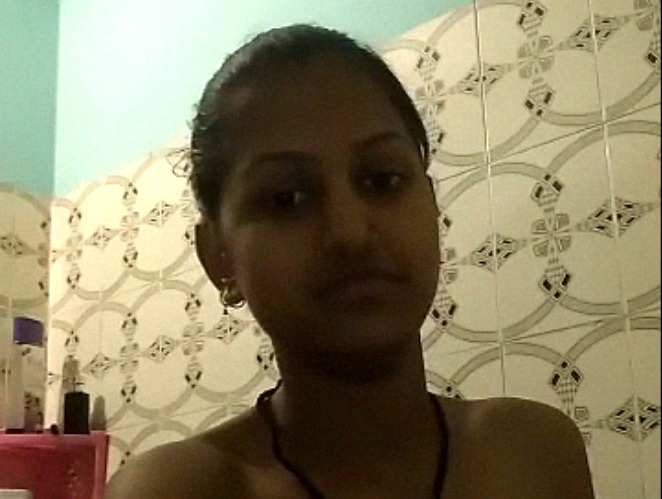 Danda desi girl making nude selfie in the bathroom