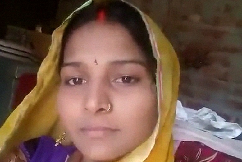 Dehati Indian lady flaunts her wet pussy and firm boobs