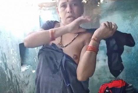 Dehati Tamil Thanjavur aunty naked bathing solo