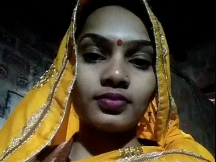 Dehati desi bhabhi from Kareli naked MMS
