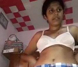 Dehati desi cleaning chut hair using scissors