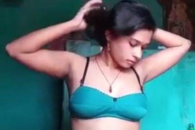Dehati gaon ki randi stripping video
