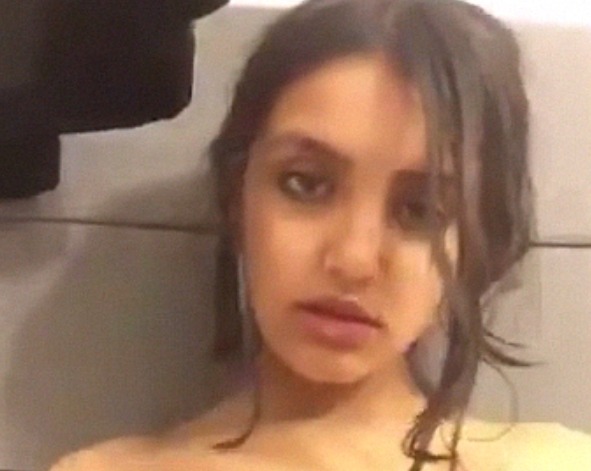 Desi Pakistani model spitting on boobs and fondling video