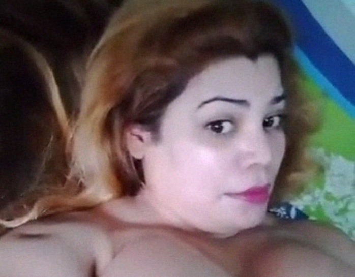 Desi aunt with large boobs giving full naked show