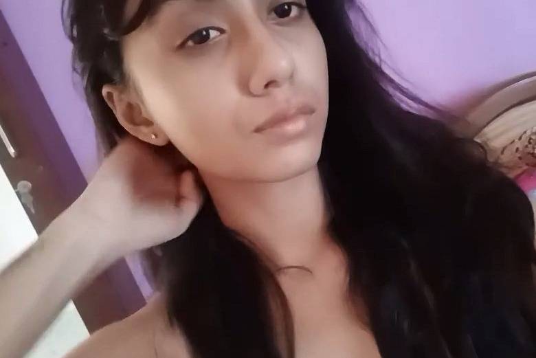 Desi girl nude selfie