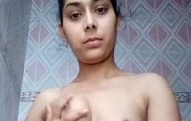 Desi lady showing off her tight asshole and pussy