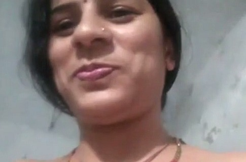 Desi self show – Indian aunty masturbation video