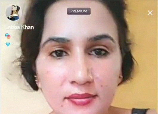 Famous Pakistani bhabhi Labba Khan showing boobs Live