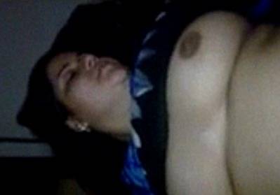 Faridabad aunty getting her fleshy chut exposed and explored