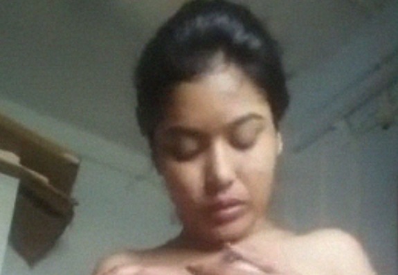 Firm boobed desi beauty fondling her breast
