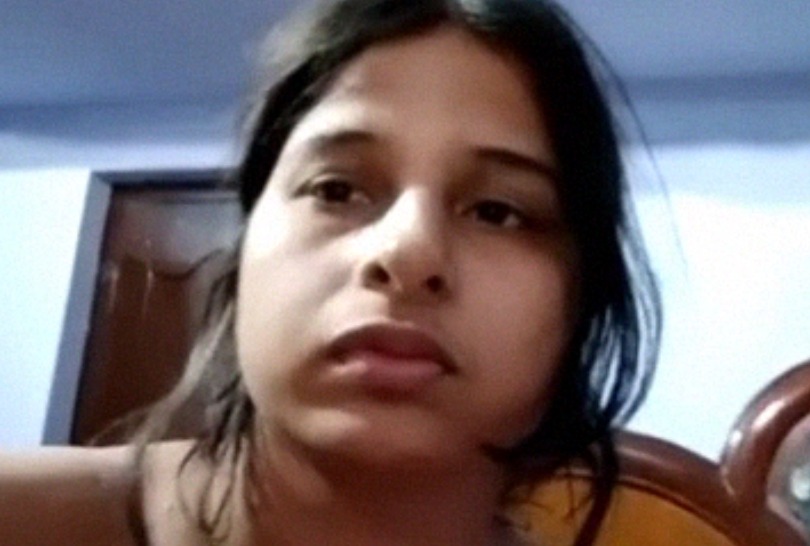 Hot Bengali beauty stripping and showing nude video