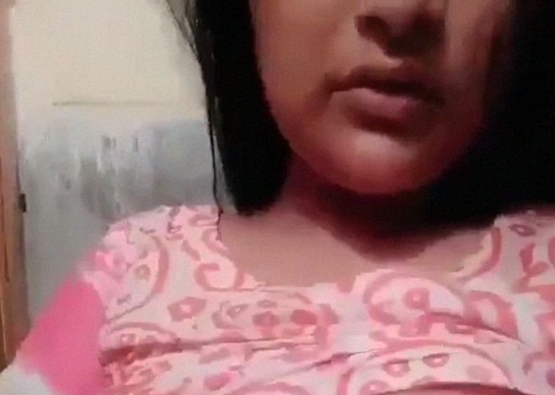 Indian sexy bhabhi Savita showing her boobs