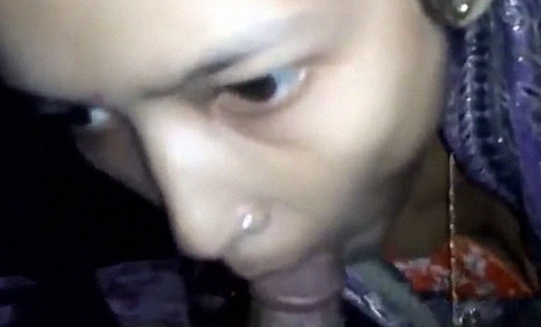 Indian village maid sucking cock of driver MMS