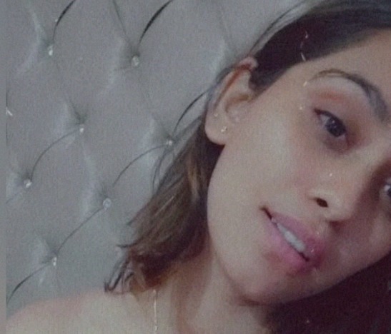 Karachi GF licking her own nipple MMS