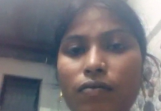 Local sexy boudi from Bangladesh in saree fingering yoni