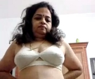 Malayali aunty nude selfie show video
