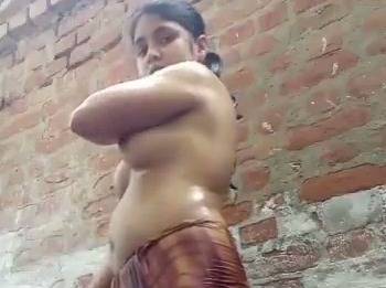 Nangi nahati hui ladki selfie