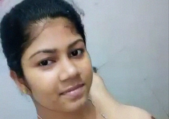 Naughty Indian lady exposing fully nude in bathroom
