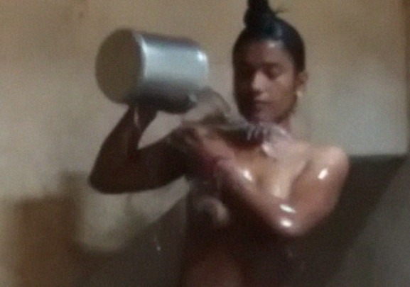 Nude desi nari bathing video leaked online