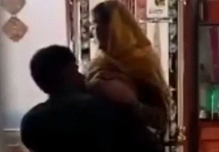 Paki Bhabi sex affair with Debar porn