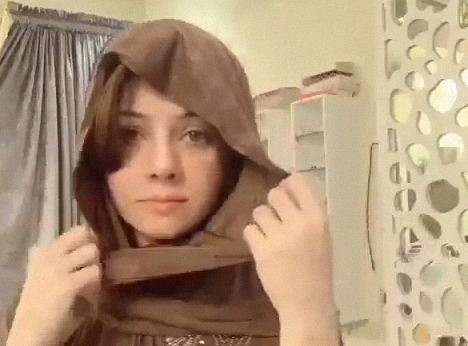 Pakistani Beautiful actress RabiPirzada Leaked Video