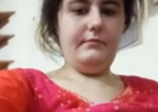 Pakistani aunty showing boobs and pussy