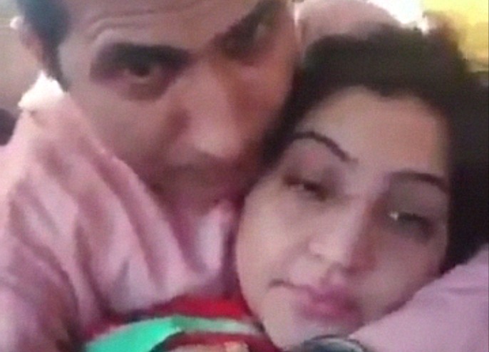 Pakistani boss secretary fondling sex in car video