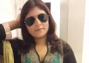 Pakistani hottie wearing salwar kameez in hotel