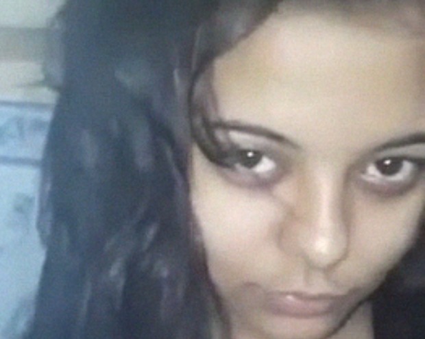 Pussy showing tease video of Indian college beauty