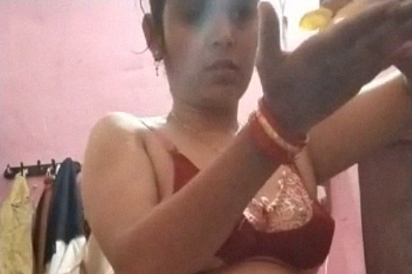 Ratlam ki aunty oiling pussy MMS video