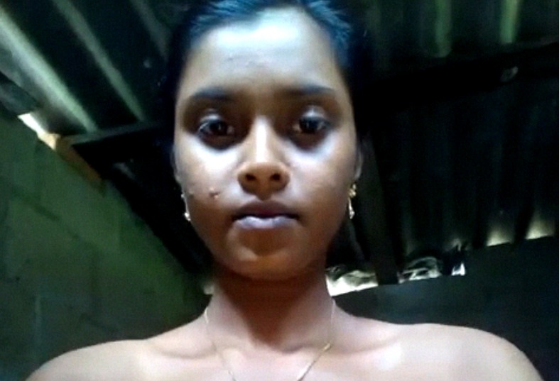 Sexy figured dehati desi girl showing nude