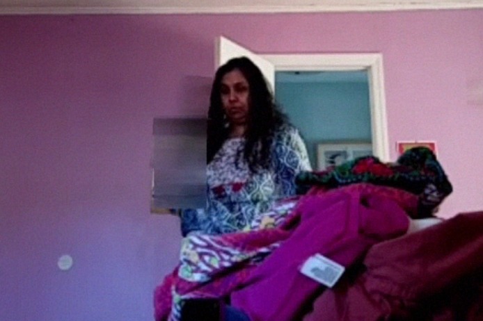 Spying on matured desi aunty dressing in bedroom