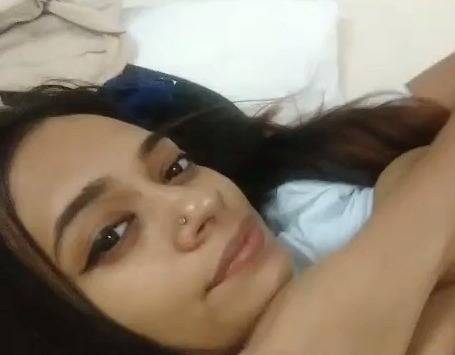 Srilankan model prostitute nude selfie