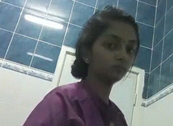 Tamil Nadu Nurse girl bahtroom nude MMS selfie